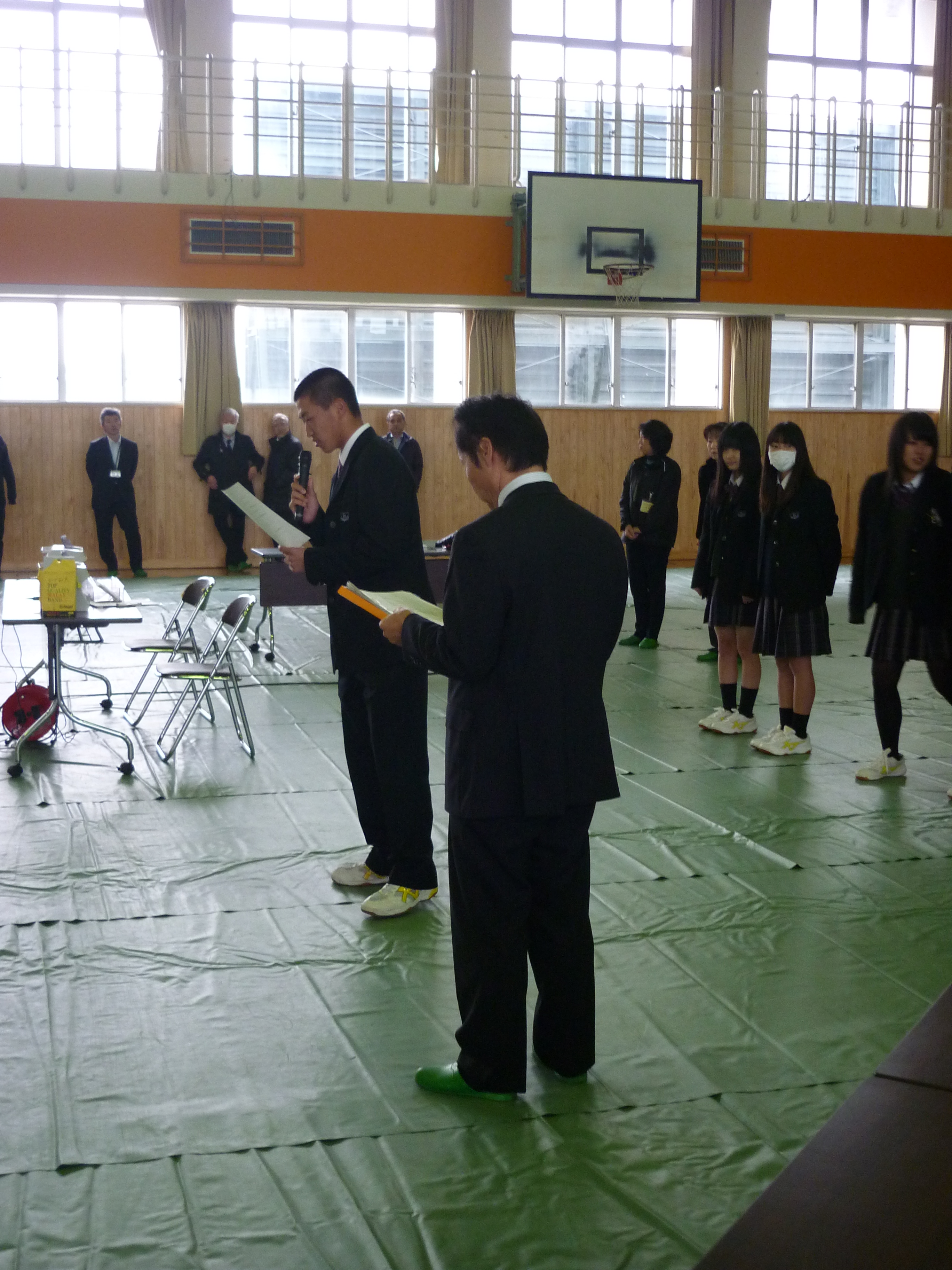 投票の結果を発表、緊張する･･･