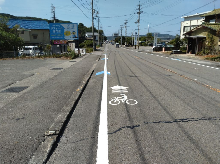 矢羽根型路面表示 矢羽根型路面表示