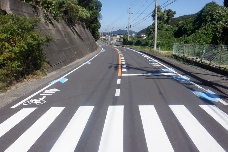 矢羽根型路面表示 矢羽根型路面表示