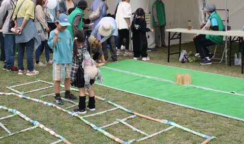 子どものまちフェスティバルでの体験活動風景