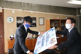 徳島ヴォルティス若手選手育成支援ガバメントクラウドファンディング寄附金贈呈式 （市役所）