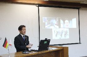 メドケ市長オンライン送別会 （市役所）