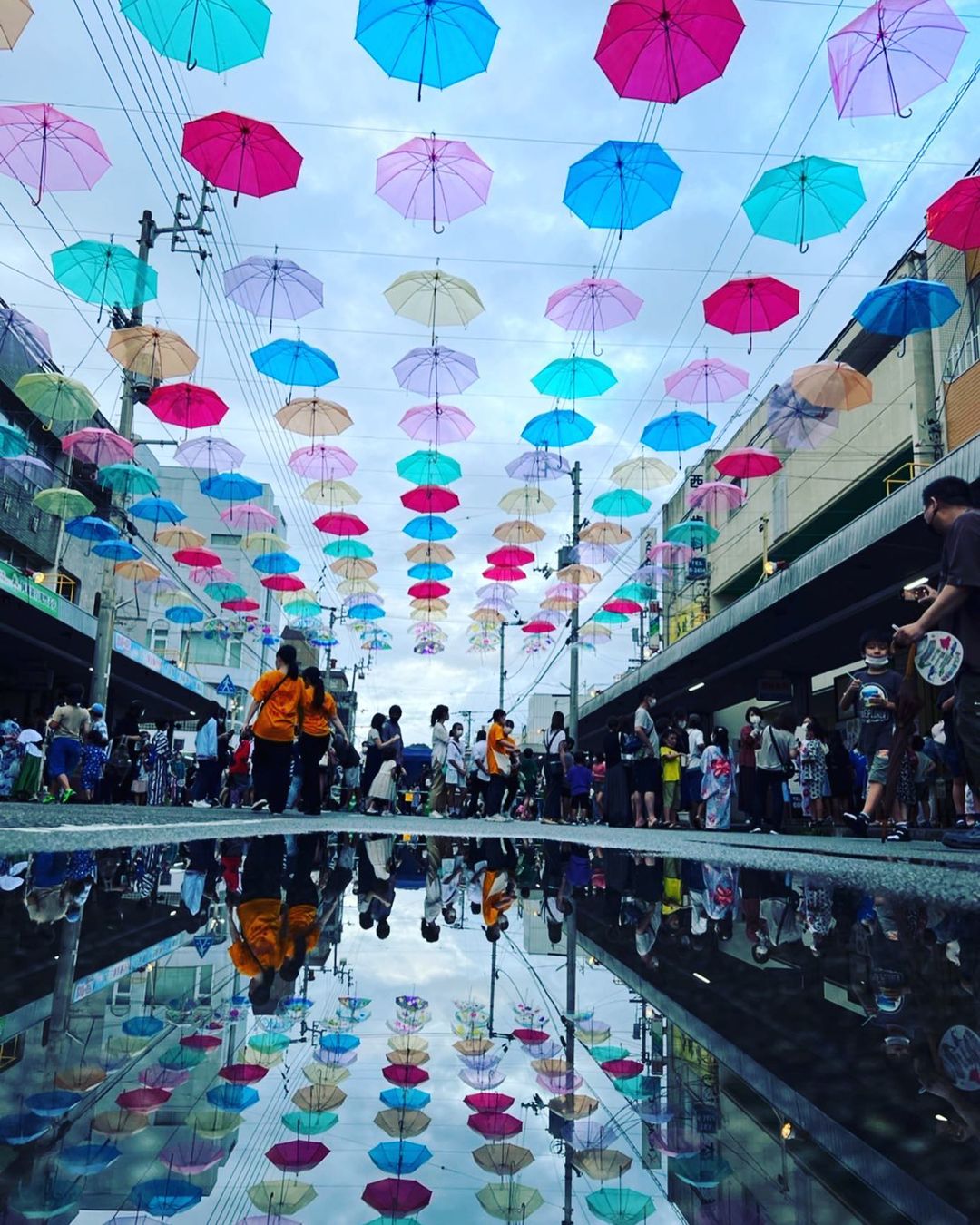 3年ぶりの納涼市 雨上がりのアンブレラスカイプロジェクト